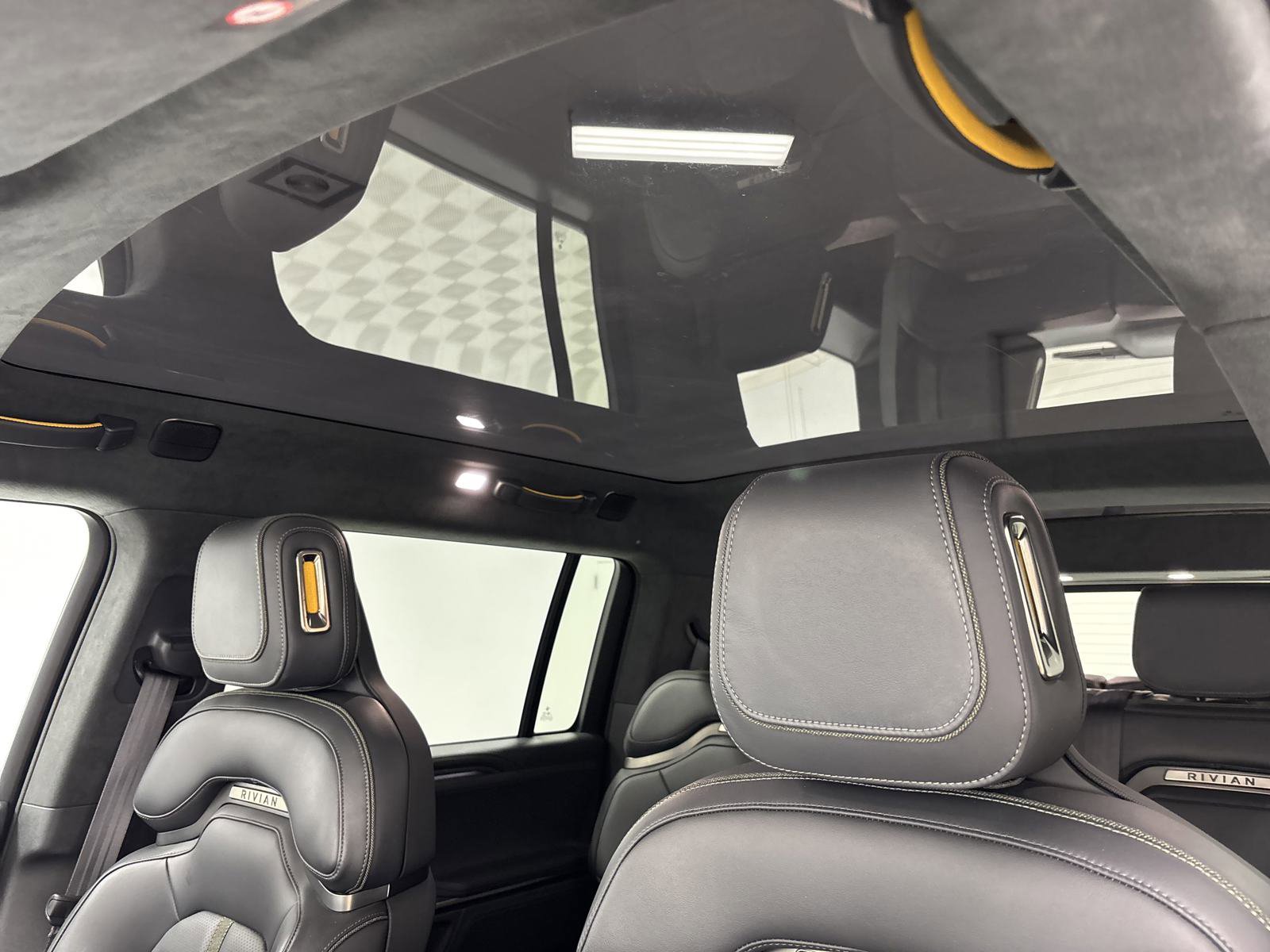 Used 2024 Rivian R1S Adventure image 27