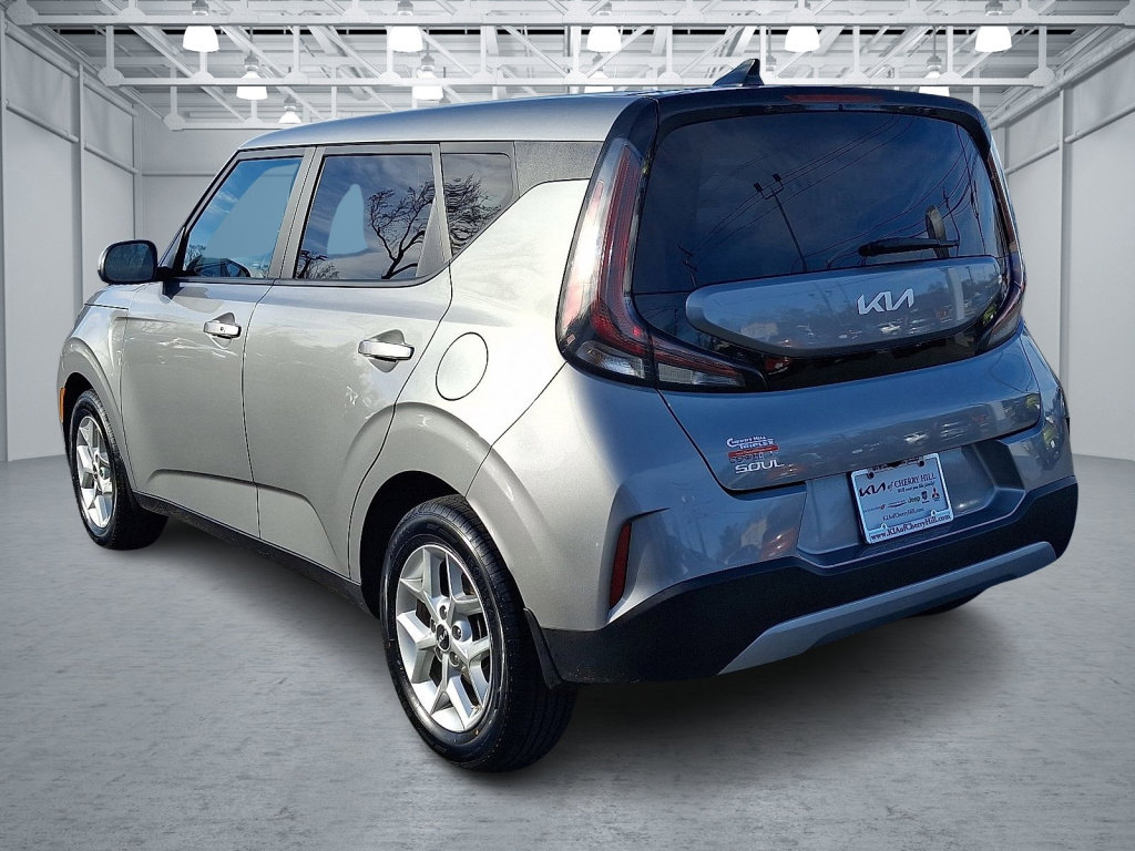 Used 2023 Kia Soul S image 3