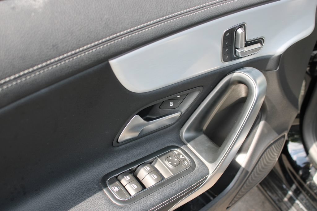 Used 2025 Mercedes-Benz CLA 250 image 13