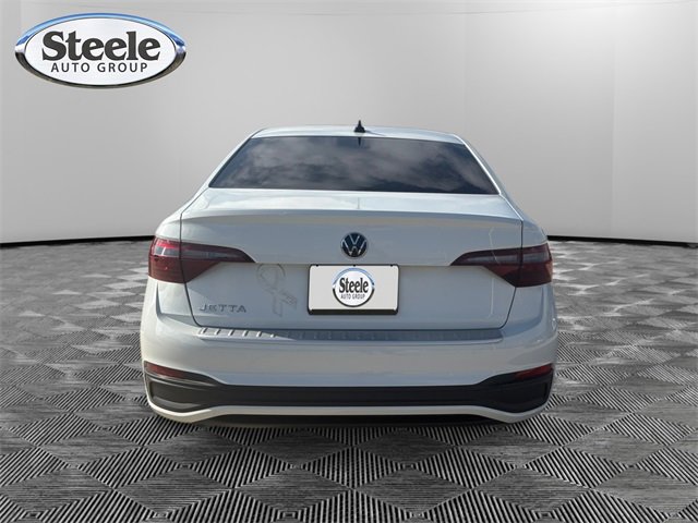 Used 2022 Volkswagen Jetta Sport image 4