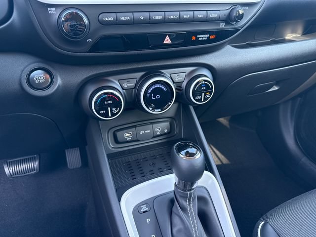Used 2025 Hyundai Venue Limited FWD image 17