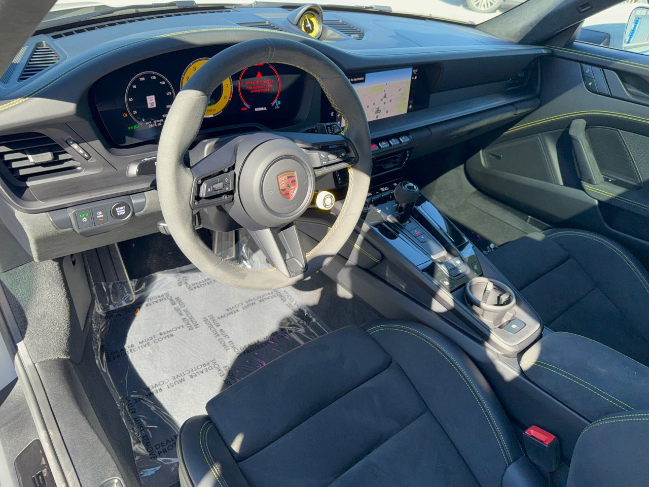 Certified 2025 Porsche 911 Carrera GTS RWD image 4