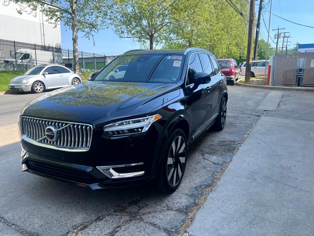 Used 2024 Volvo XC90 T8 Plus AWD/4WD image 22