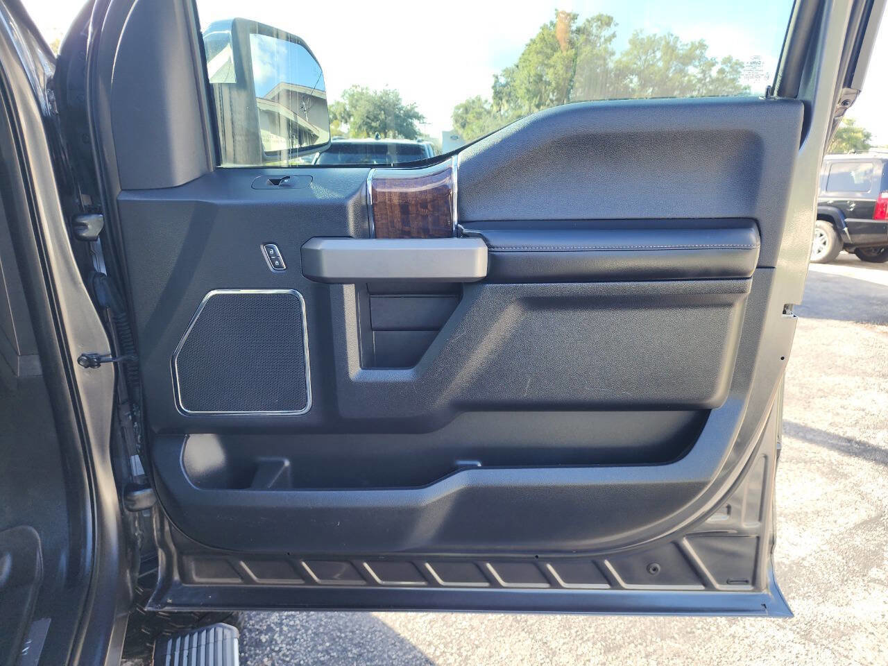 Used 2015 Ford F150 Platinum w/ Max Trailer Tow Package image 34
