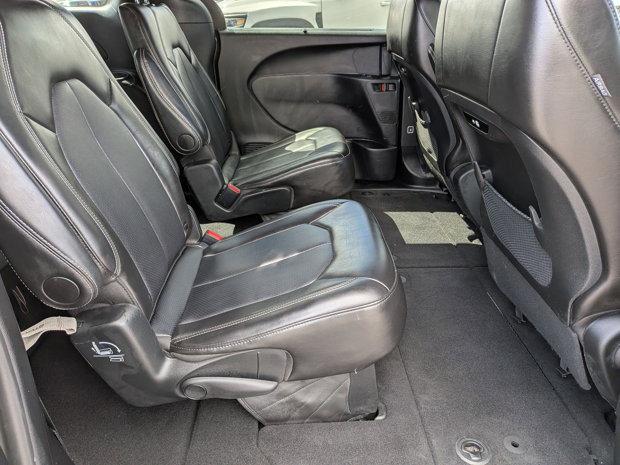 Used 2025 Chrysler Pacifica Select image 31