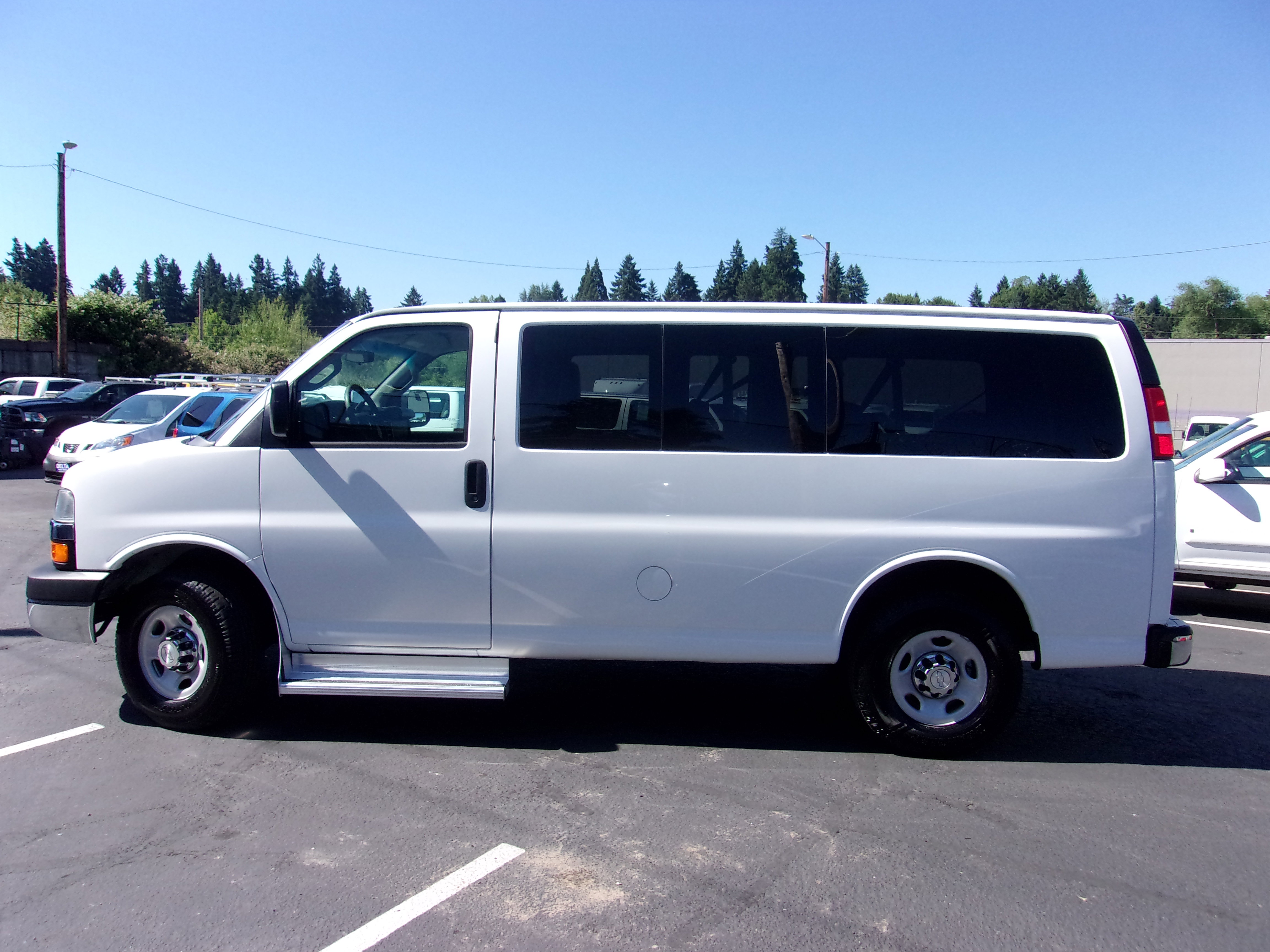 Used 2016 Chevrolet Express 3500 LT w/ LT Preferred Equipment Group image 4