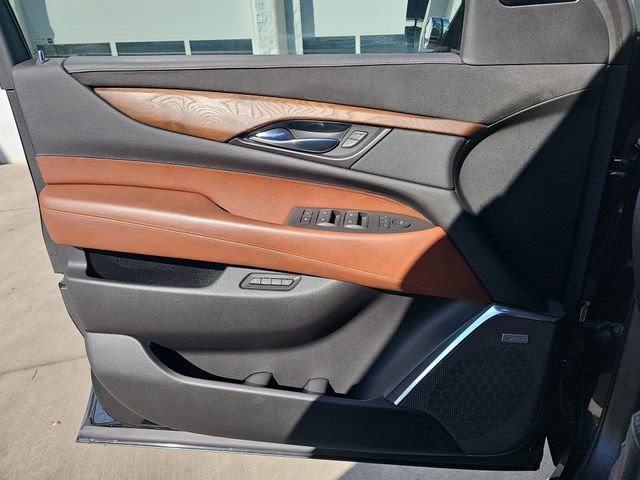 Used 2016 Cadillac Escalade ESV Luxury image 27