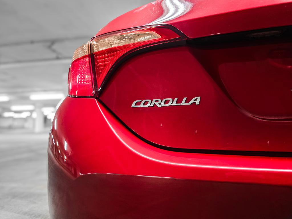 Used 2017 Toyota Corolla LE w/ LE Premium Package w/Moonroof FWD image 9