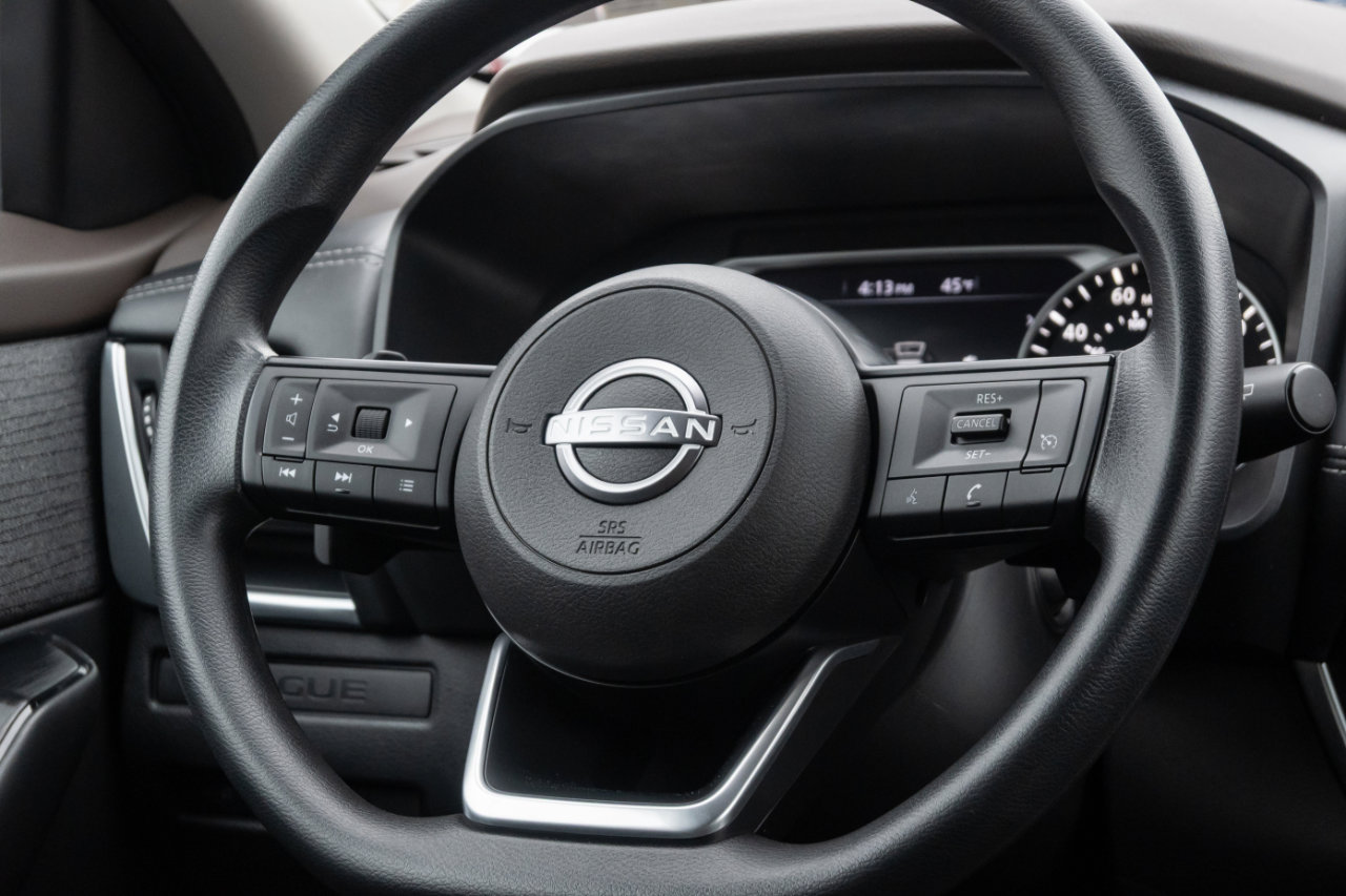 Used 2023 Nissan Rogue S image 23