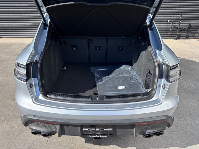 Certified 2026 Porsche Macan AWD/4WD image 26
