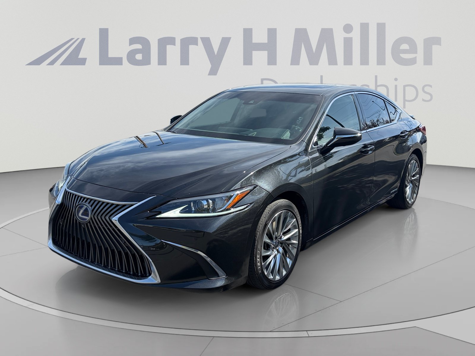 Used 2019 Lexus ES 300h w/ Accessory Package 2