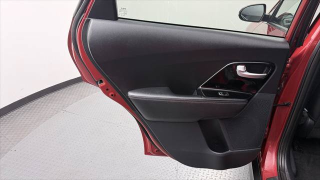 Used 2022 Kia Niro EX w/ Cold Weather Package FWD image 16