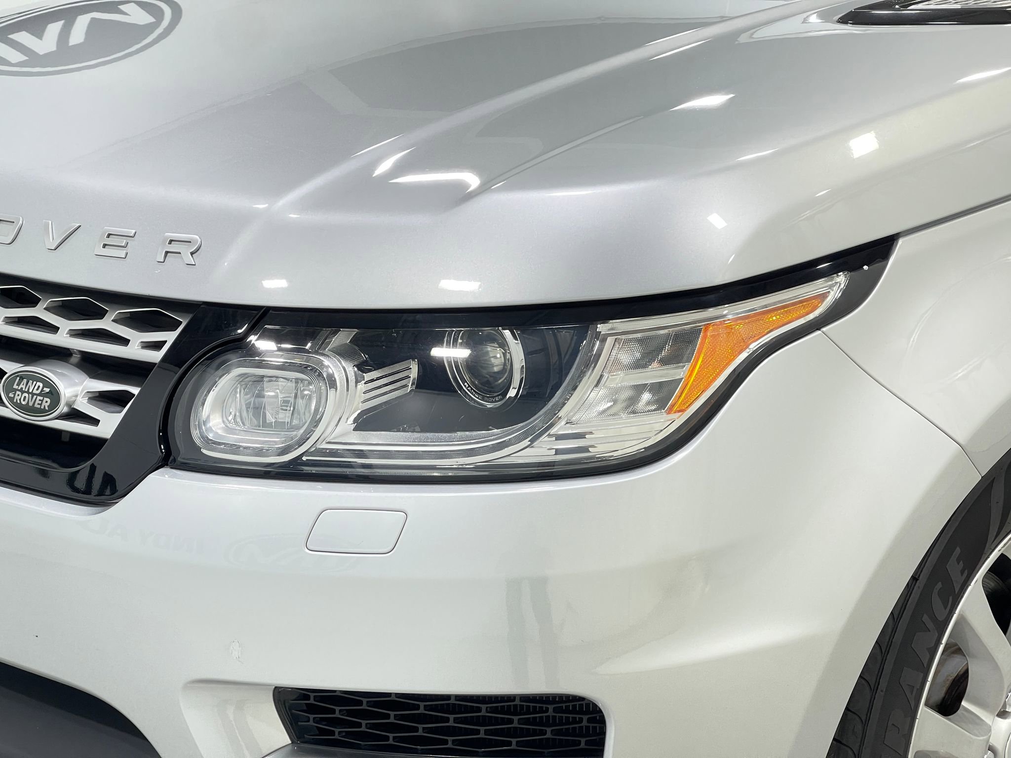 Used 2017 Land Rover Range Rover Sport HSE image 33