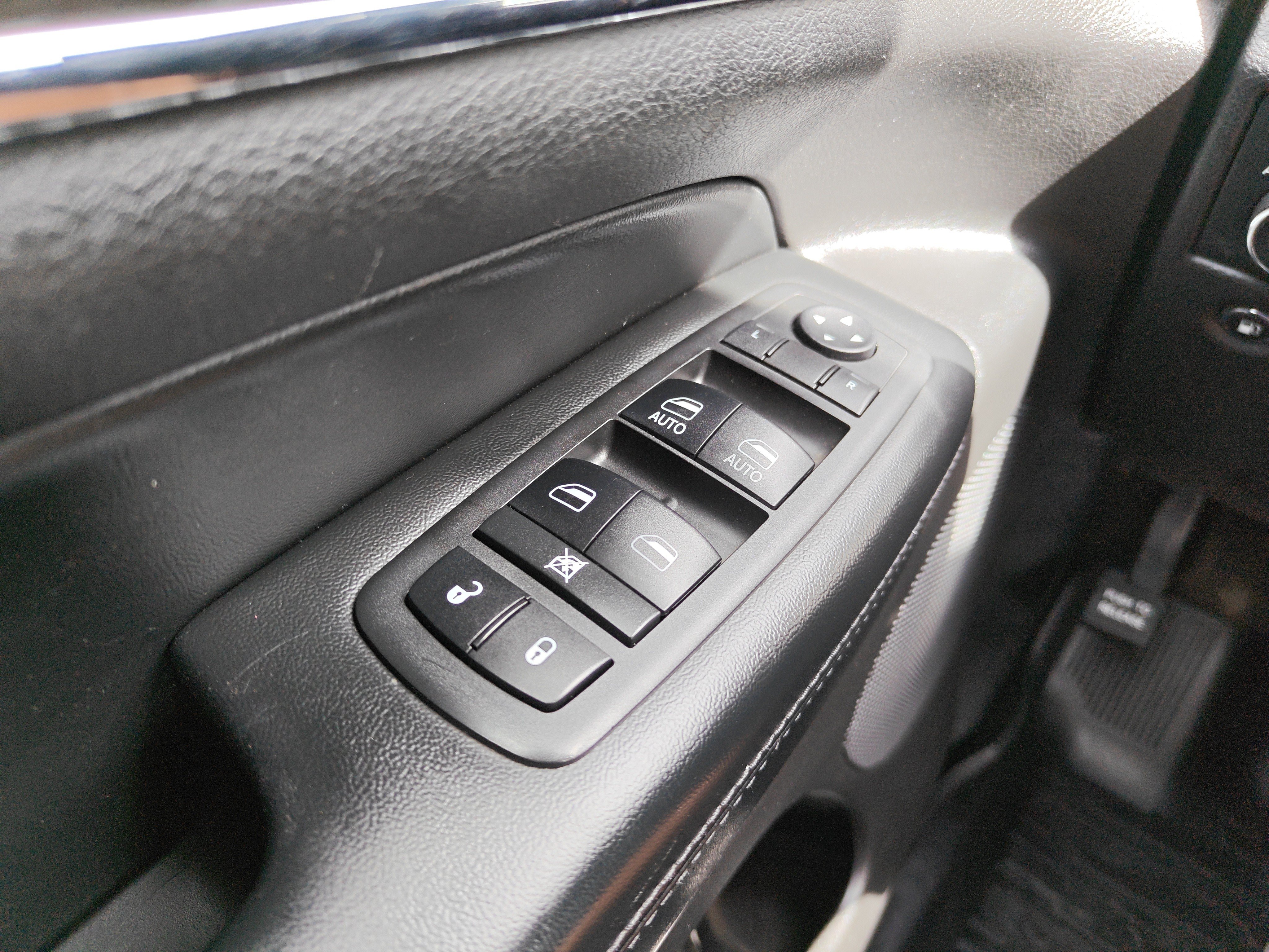 Used 2018 Jeep Grand Cherokee Limited AWD/4WD image 24