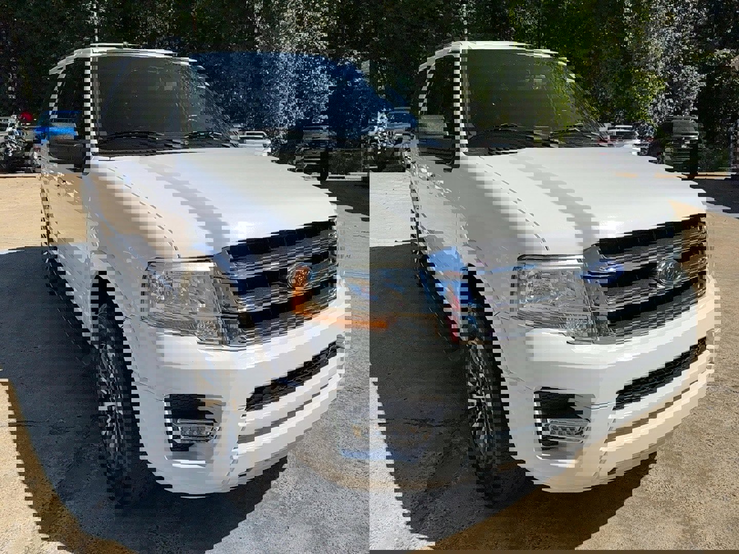 Used 2016 Ford Expedition EL XLT image 4