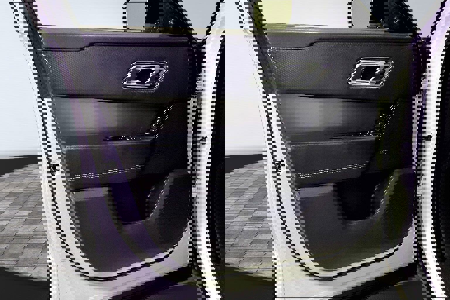 Used 2019 Land Rover Range Rover Velar S image 19