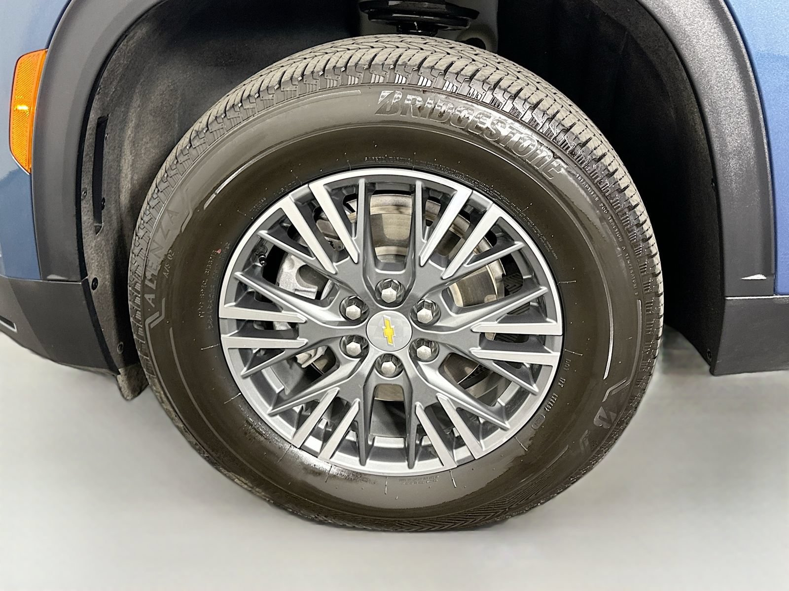 Used 2025 Chevrolet Traverse LT AWD/4WD image 32