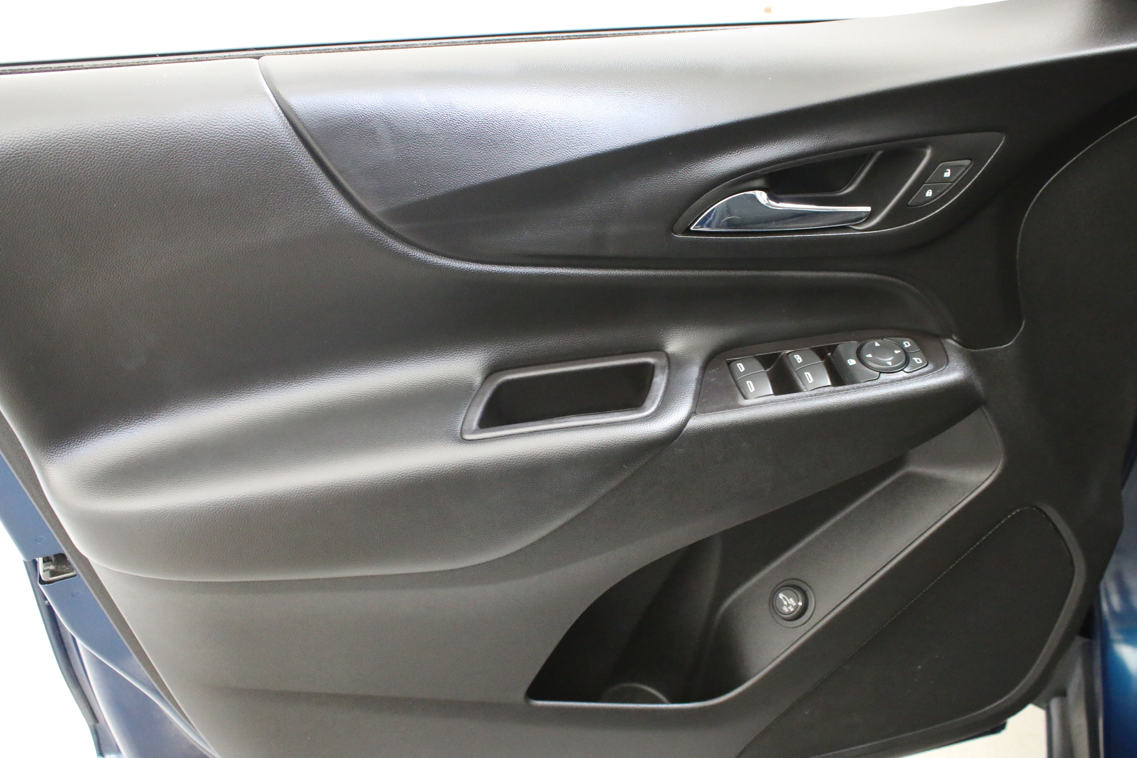 Used 2019 Chevrolet Equinox LT AWD/4WD image 25