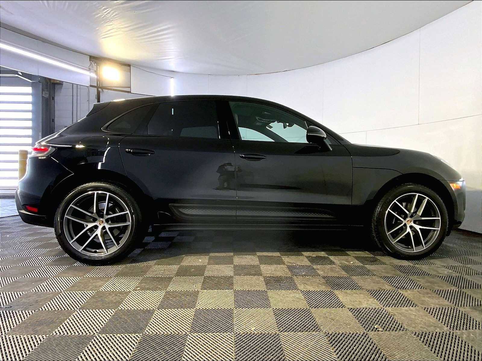 Certified 2023 Porsche Macan image 8