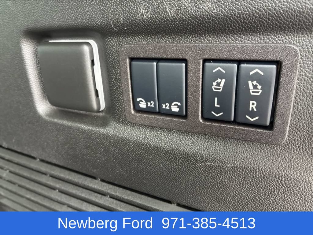 Used 2024 GMC Yukon XL Denali w/ Advanced Technology Package AWD/4WD image 36