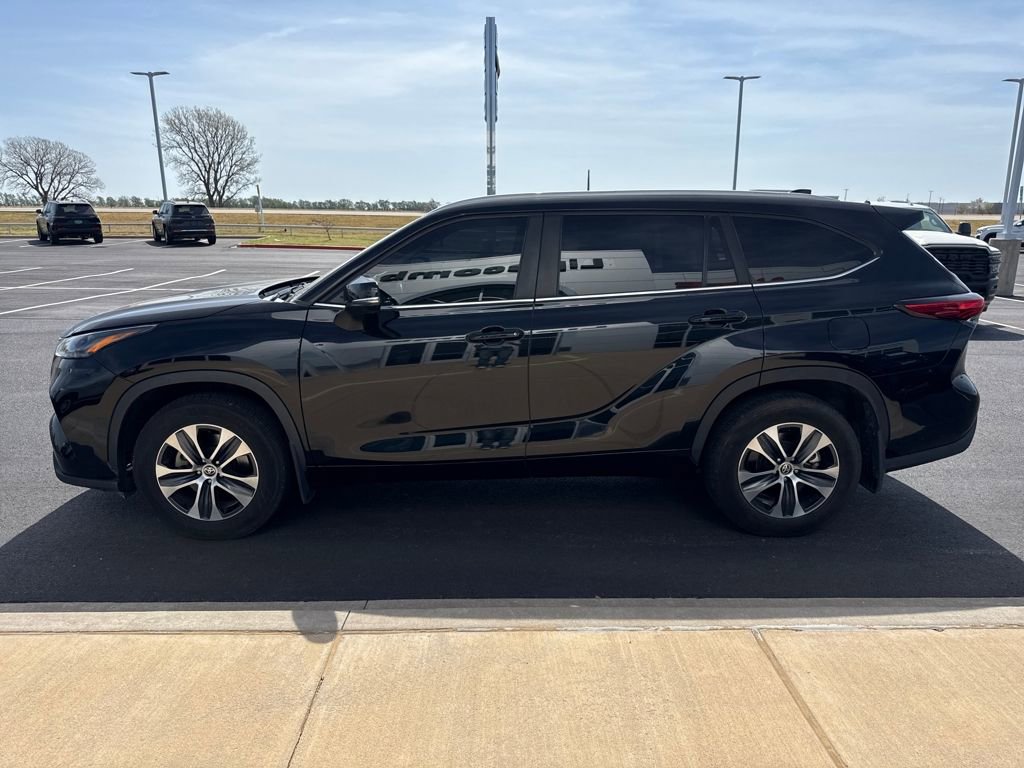 Used 2023 Toyota Highlander XLE FWD image 7