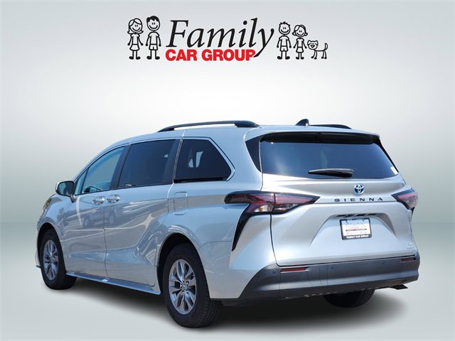 Certified 2023 Toyota Sienna XLE image 3