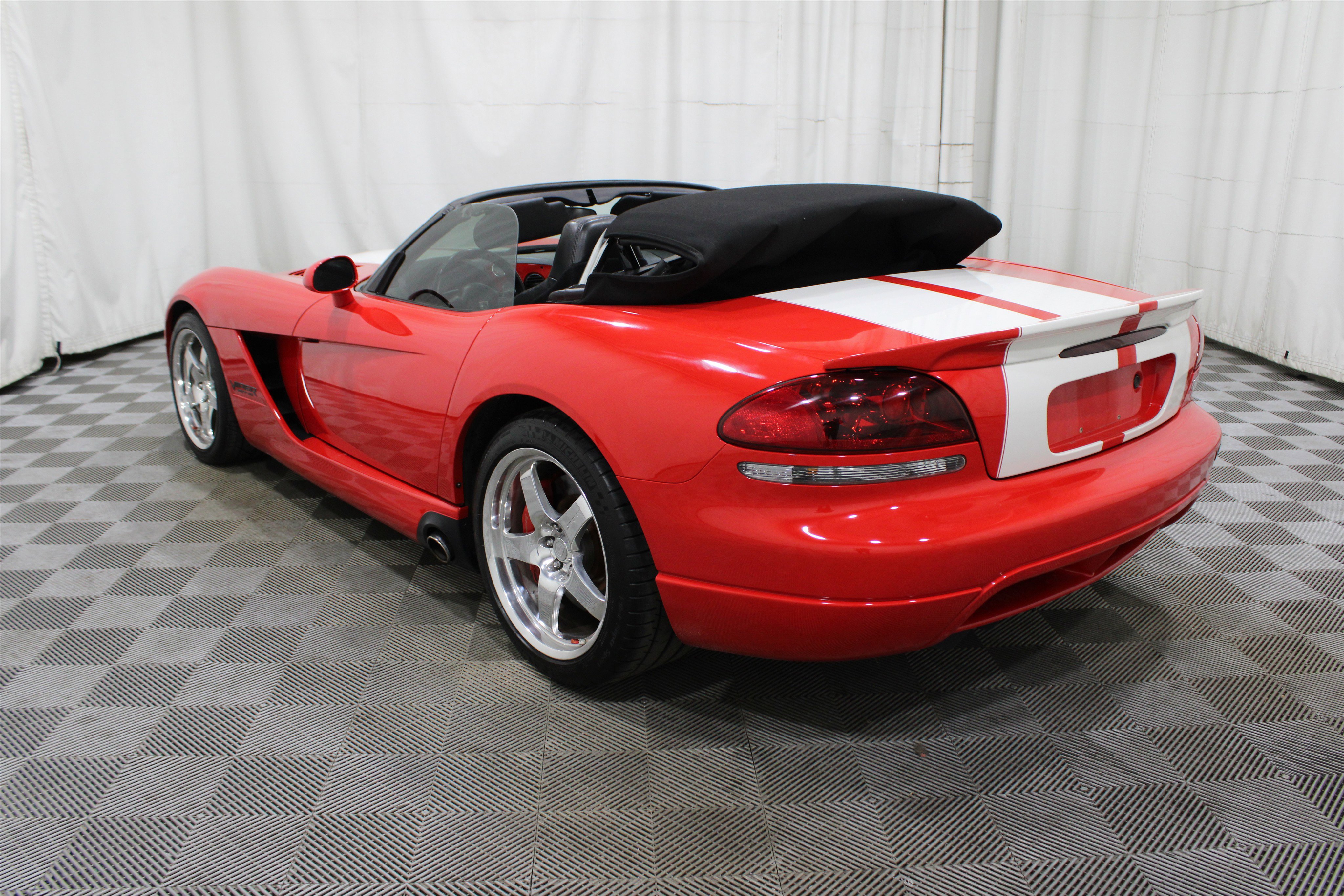 Used 2004 Dodge Viper SRT-10 RWD image 25
