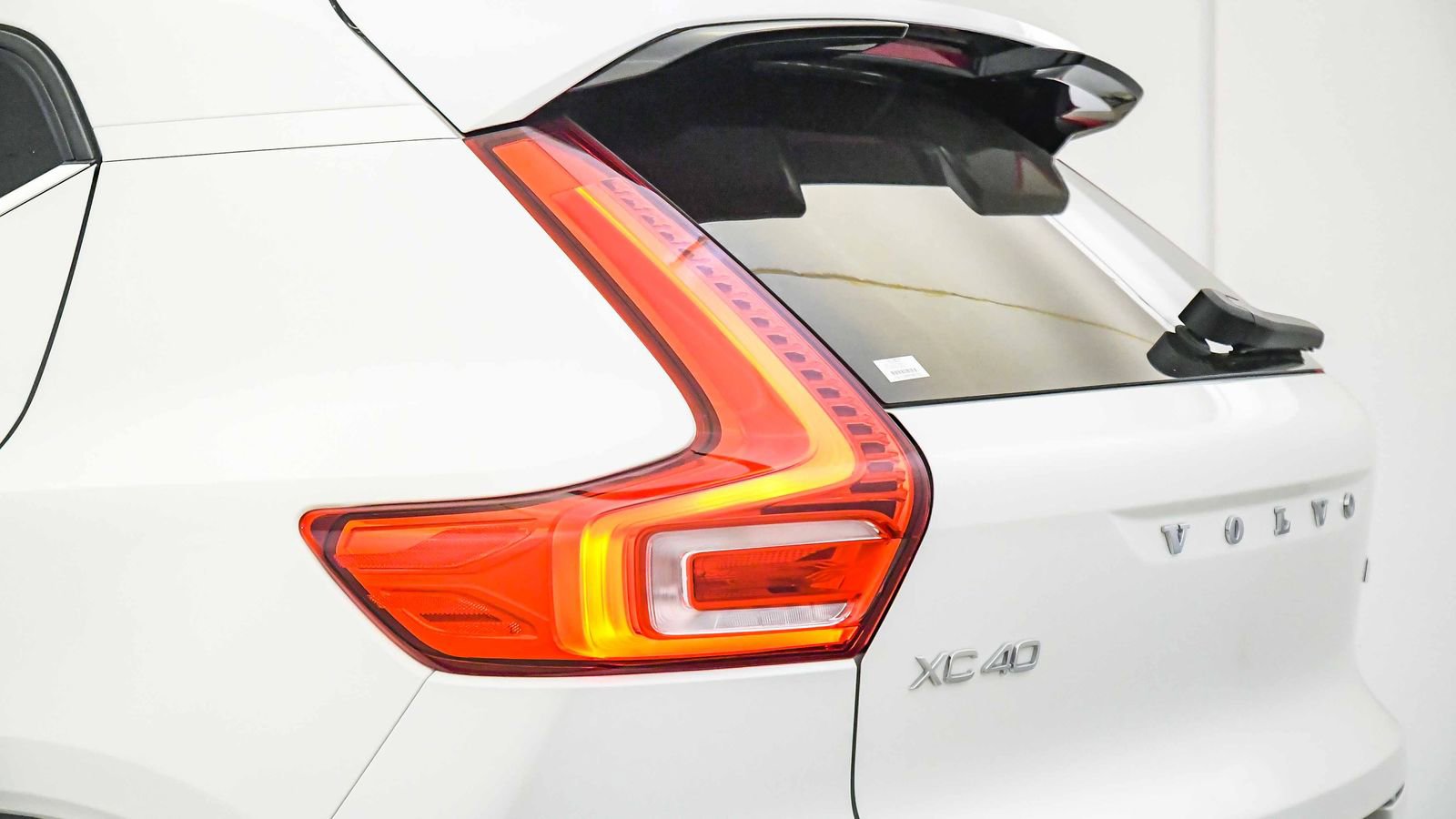 Certified 2023 Volvo XC40 B5 Plus w/ Driver Assist Package AWD/4WD image 12
