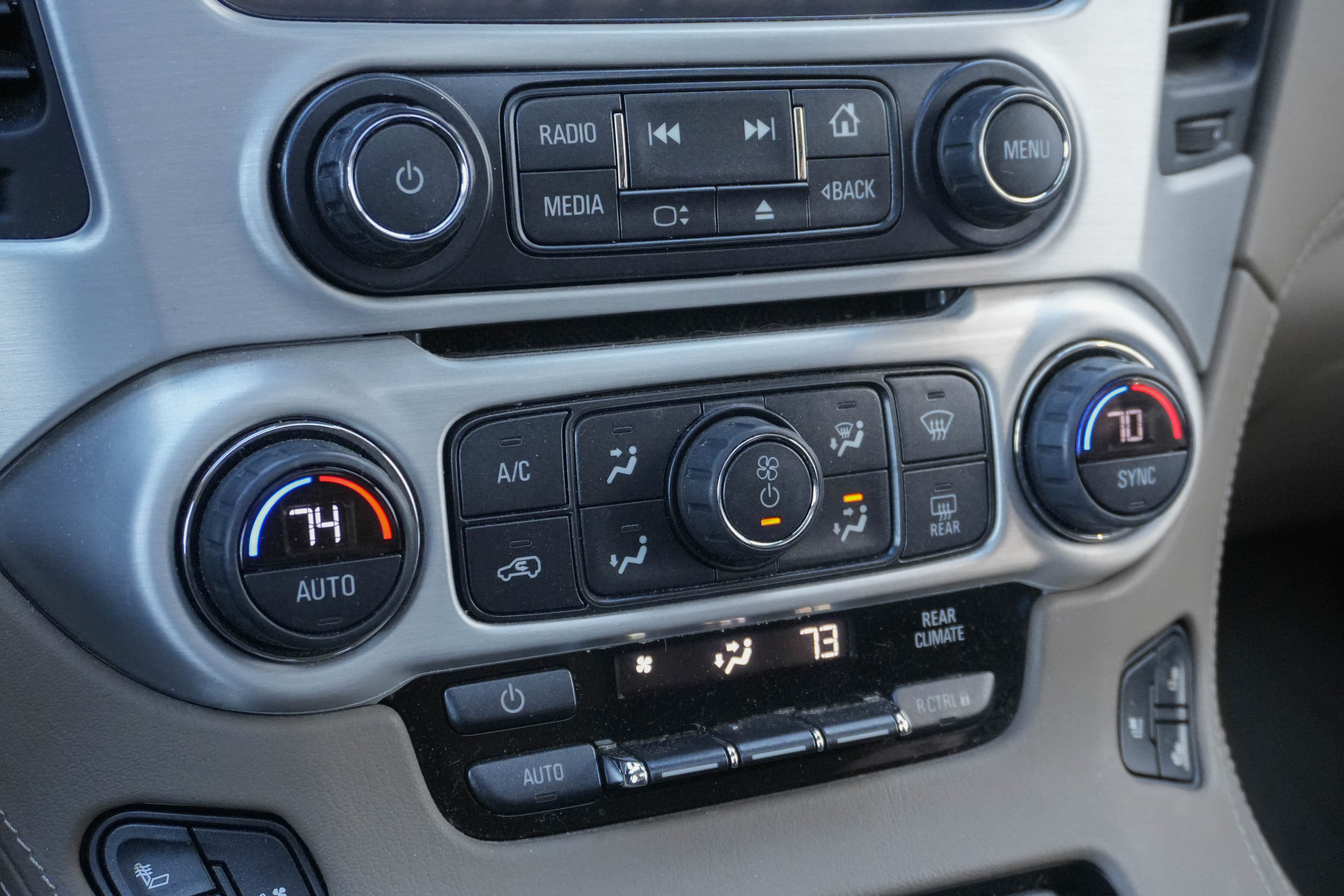 Used 2019 GMC Yukon SLT w/ Graphite Edition image 23