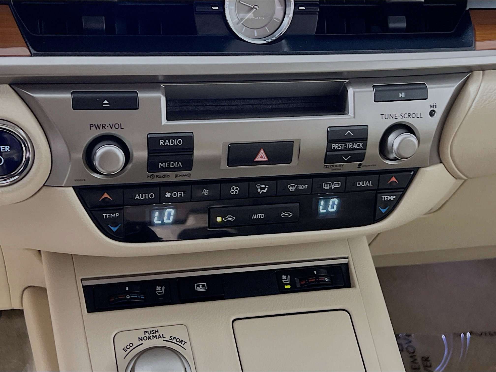 Used 2013 Lexus ES 300h image 26