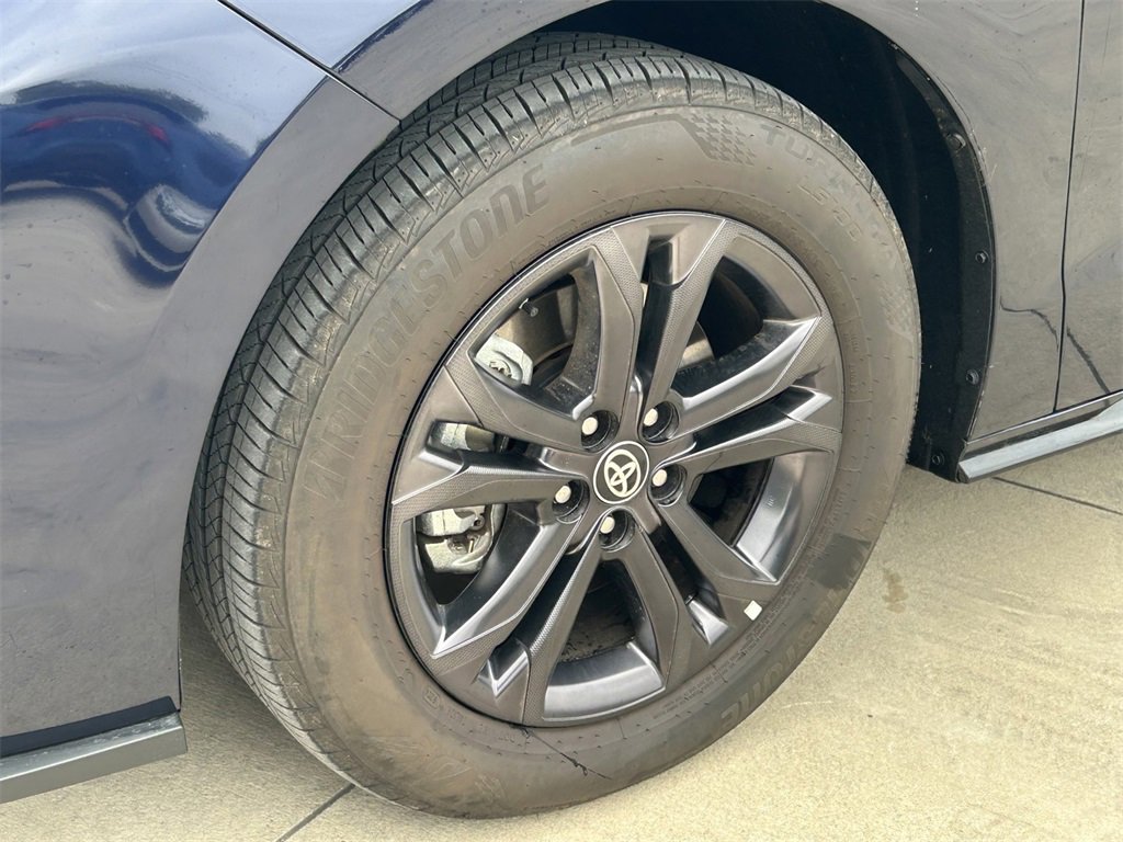 Used 2025 Toyota Sienna XSE image 9