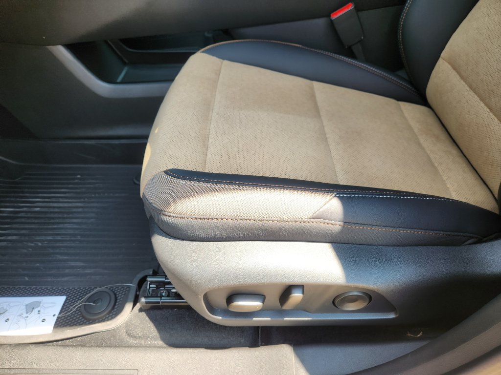 New 2027 Chevrolet Equinox RS w/ Convenience Package III FWD image 17