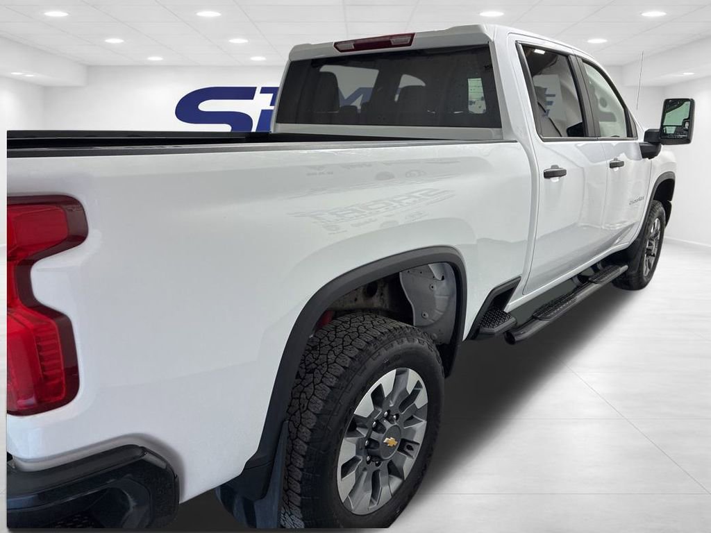 Used 2025 Chevrolet Silverado 2500 Custom w/ Custom Value Package image 5