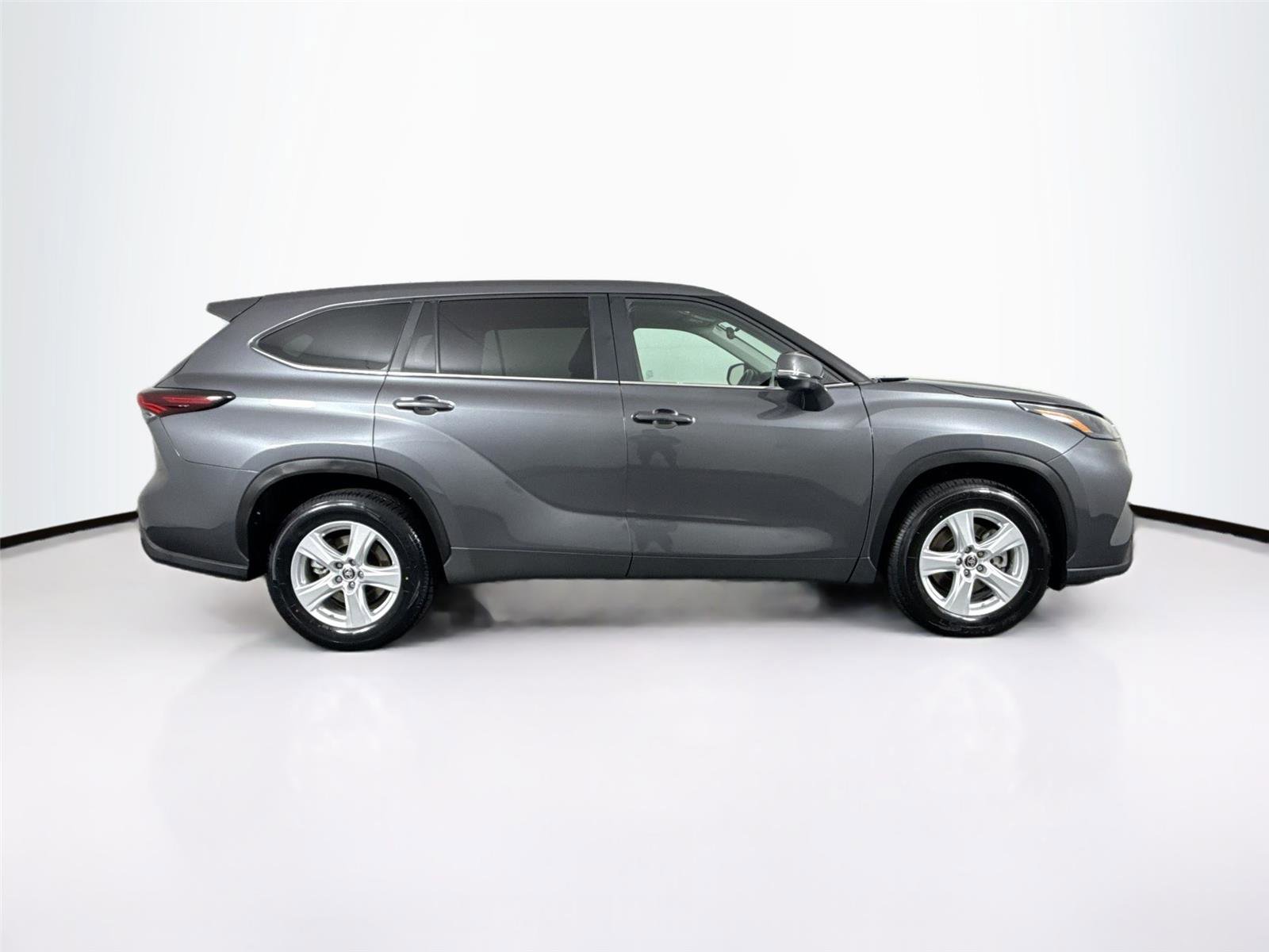 Certified 2025 Toyota Highlander LE image 10