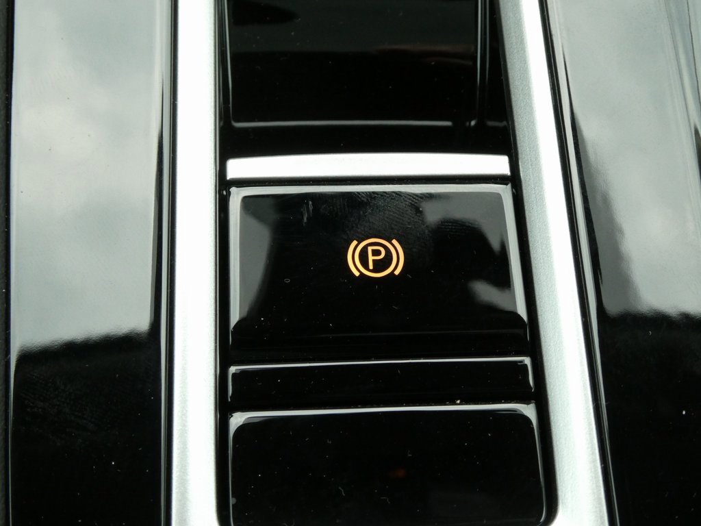 New 2025 Volkswagen Atlas SE image 18