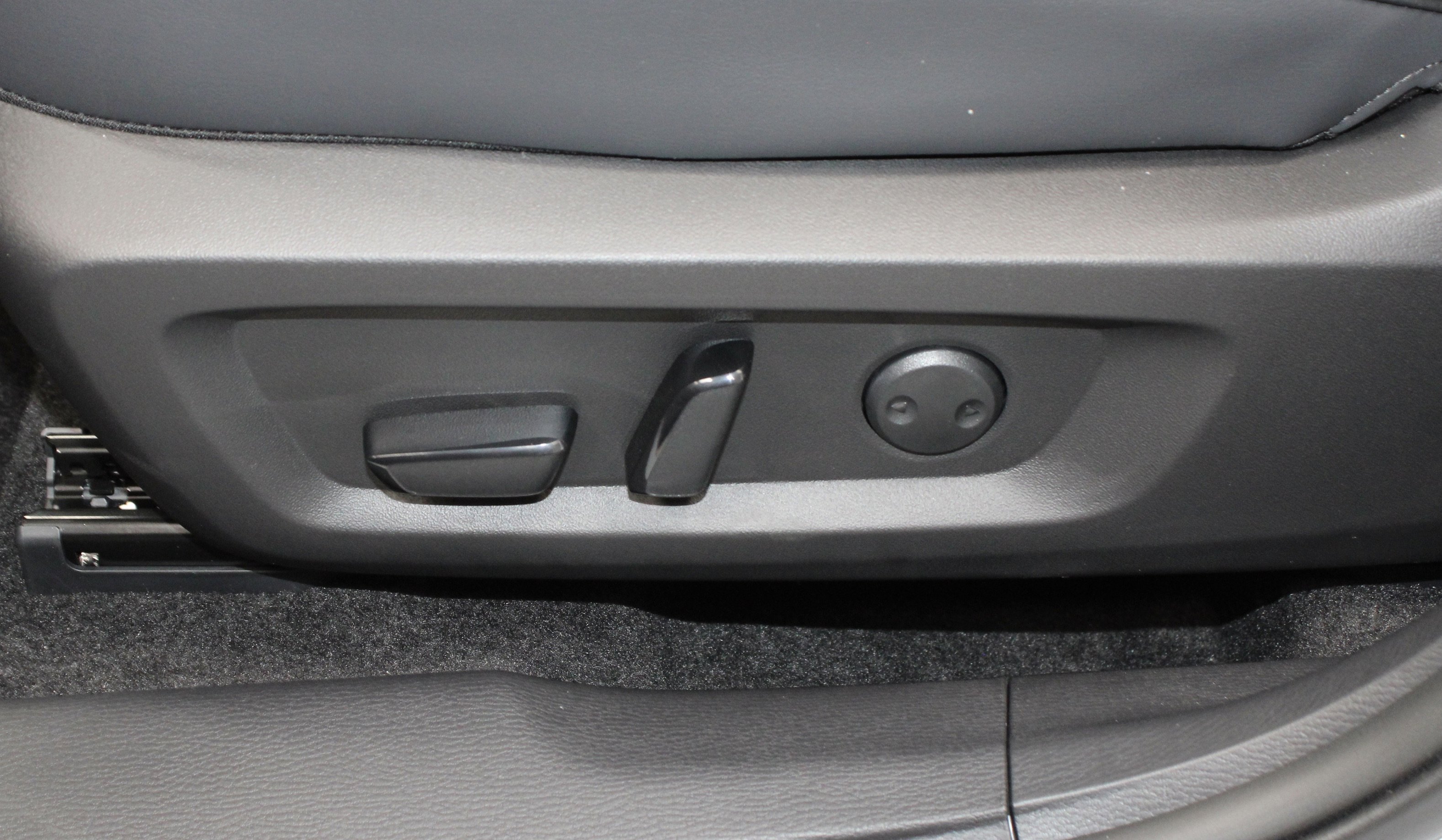 New 2025 Mitsubishi Outlander SE image 16