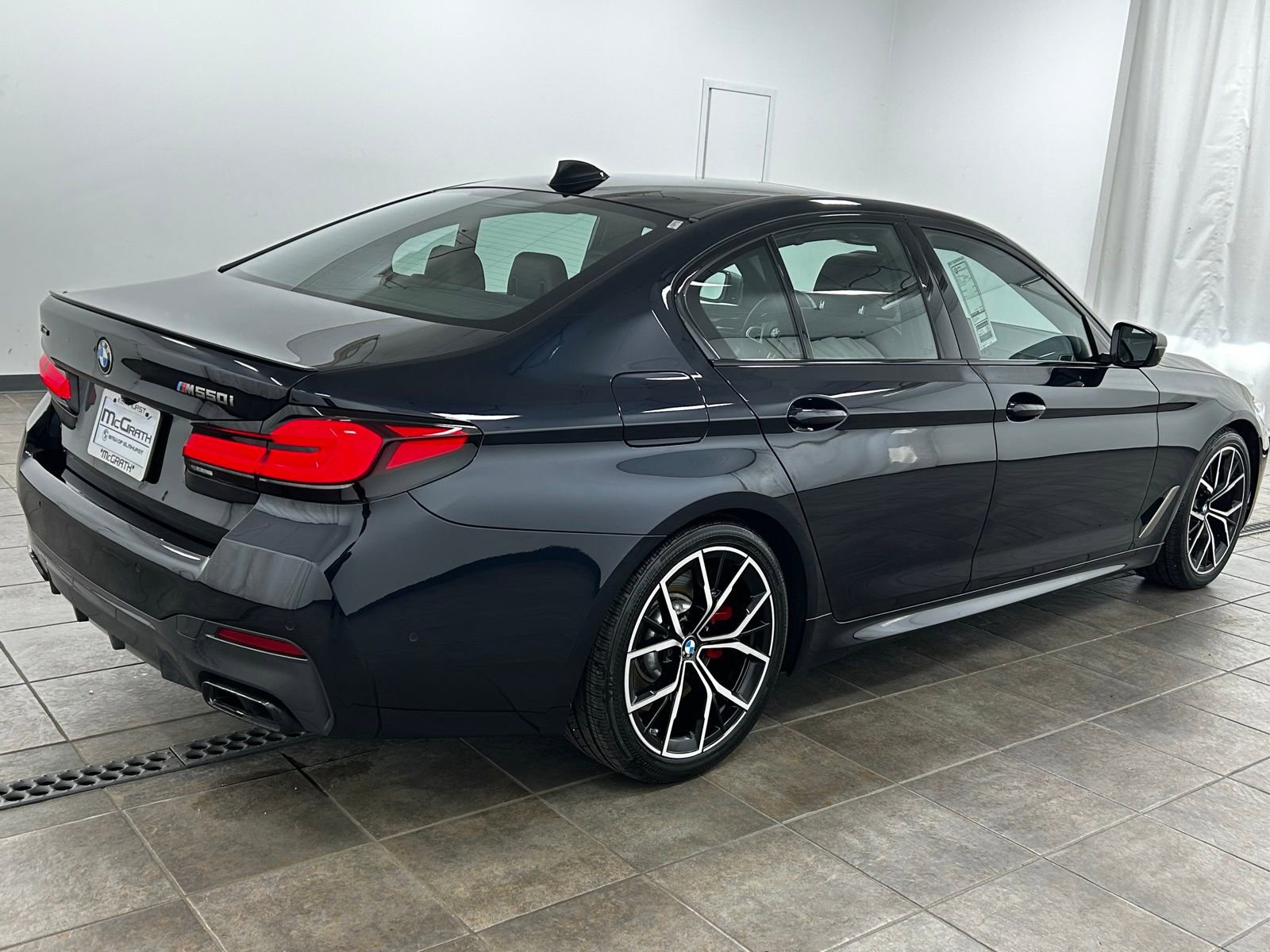 Used 2021 BMW M550i xDrive w/ Executive Package image 5