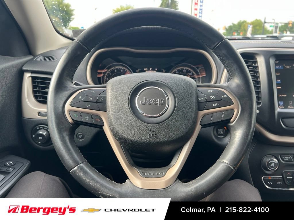 Used 2016 Jeep Cherokee Latitude w/ Comfort/Convenience Group AWD/4WD image 12