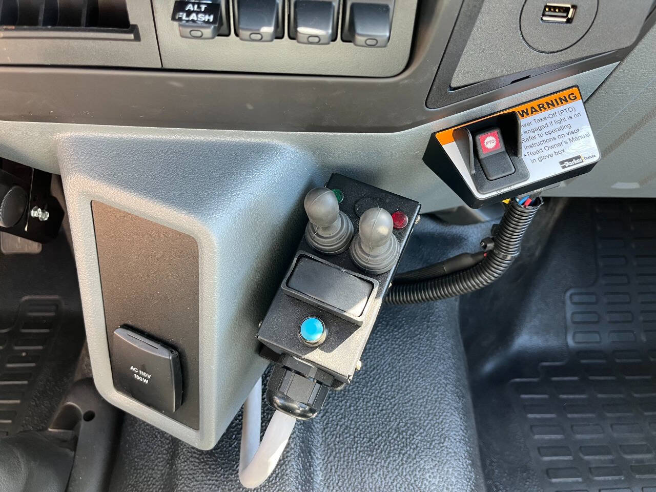 Used 2023 Ford F750 2WD Crew Cab Super Duty image 13