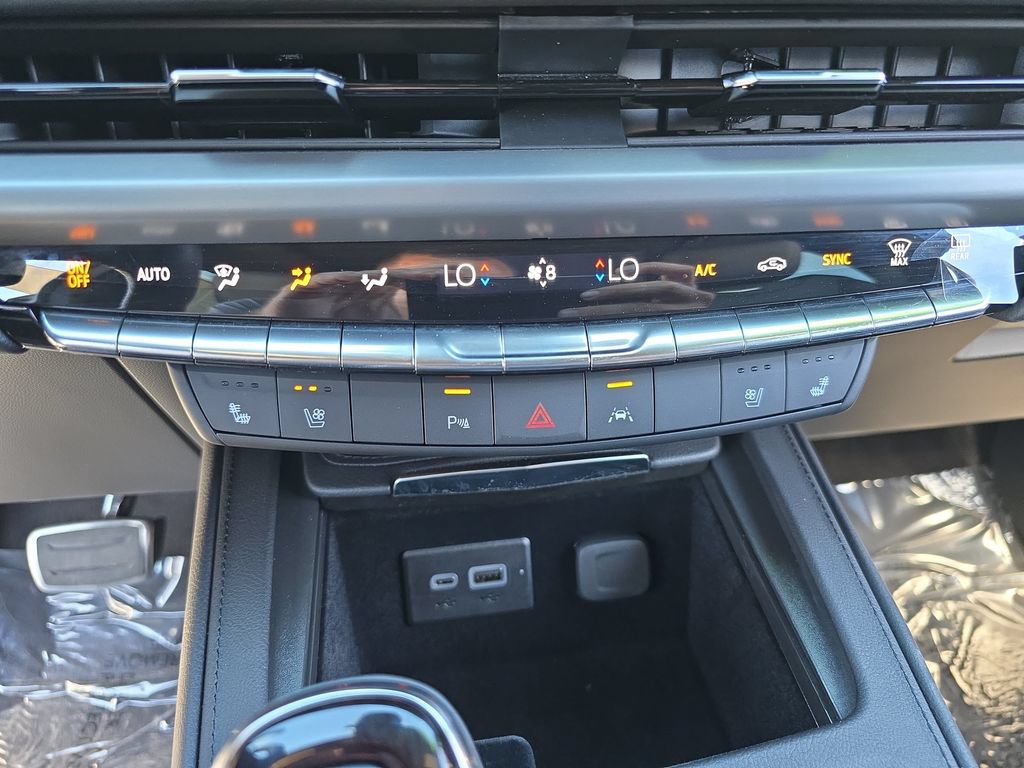 Used 2025 Cadillac XT4 Sport FWD image 26