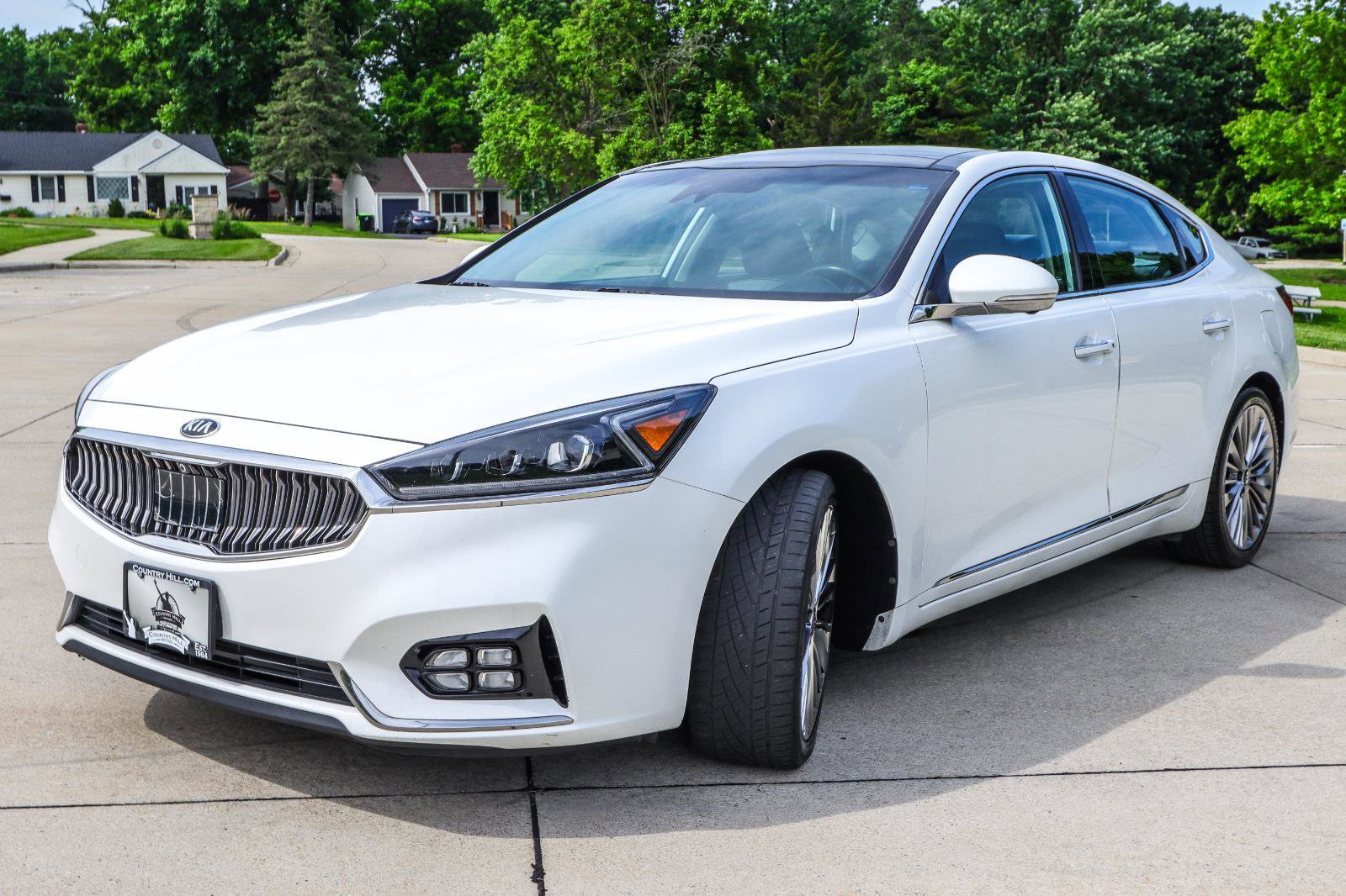 Used 2017 Kia Cadenza Limited FWD image 3