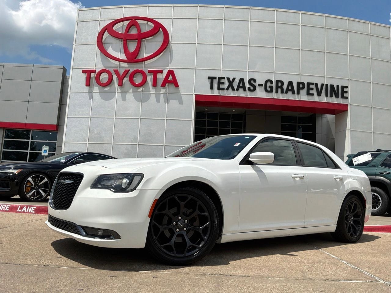 Used 2019 Chrysler 300 S RWD image 2