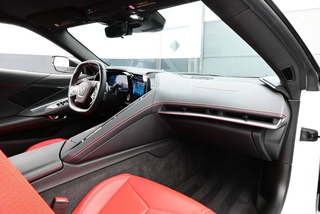 Used 2025 Chevrolet Corvette Z06 RWD image 13