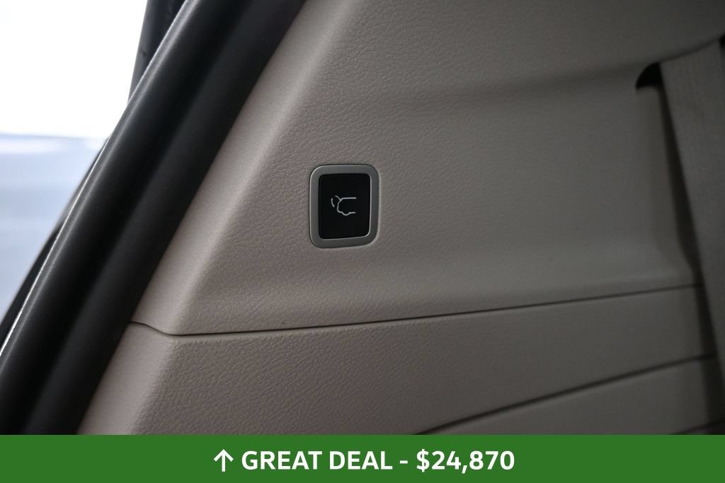 Used 2023 Chrysler Pacifica Limited FWD image 27