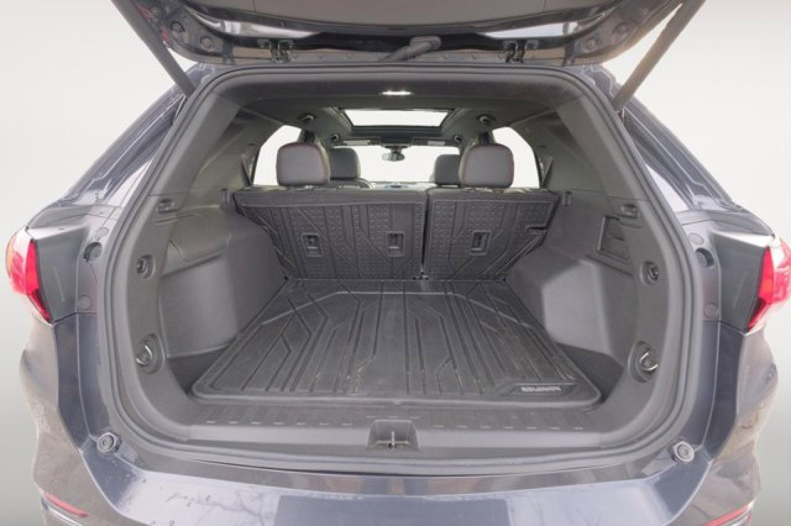 Used 2022 Chevrolet Equinox RS w/ Infotainment Package image 13