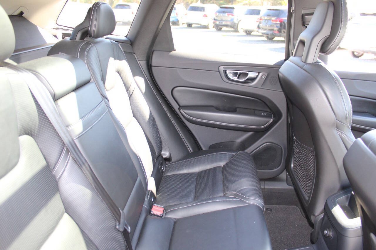 Used 2018 Volvo XC60 T8 Inscription w/ Luxury Seat Package AWD/4WD image 19