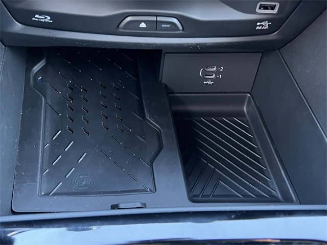 New 2026 Chrysler Pacifica Limited w/ Uconnect Theater Family Group image 30