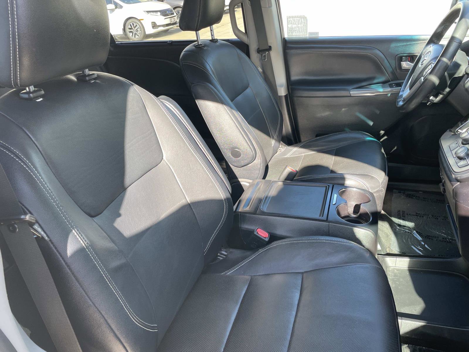 Used 2015 Toyota Sienna SE image 24