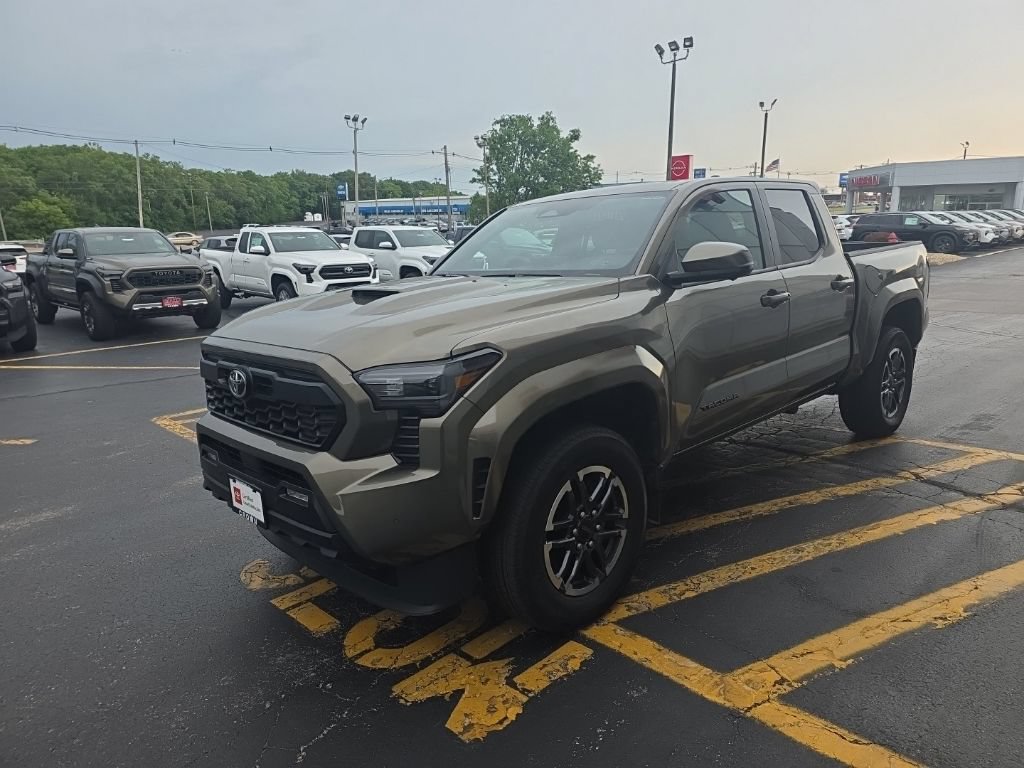 Used 2024 Toyota Tacoma TRD Sport w/ TRD Sport Premium Package AWD/4WD image 9
