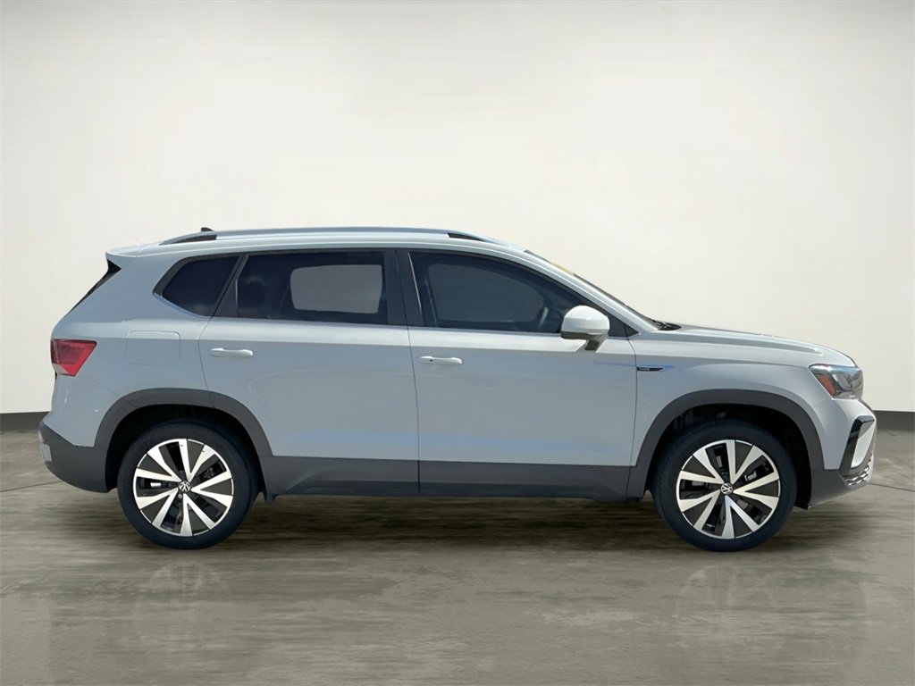 Used 2024 Volkswagen Taos SE image 11